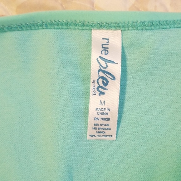 Bikini - Picture 3 of 5